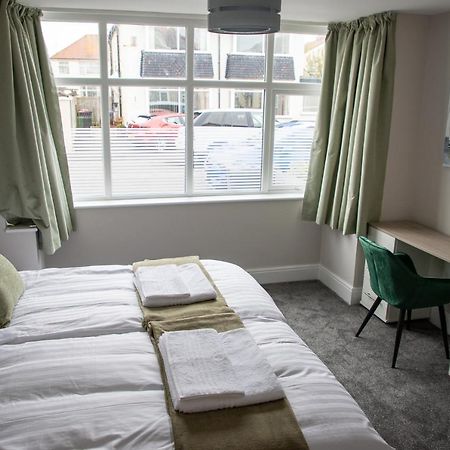 Wave Stays - Ground Floor Apartment - Outside Seating Area Cleveleys Exterior foto